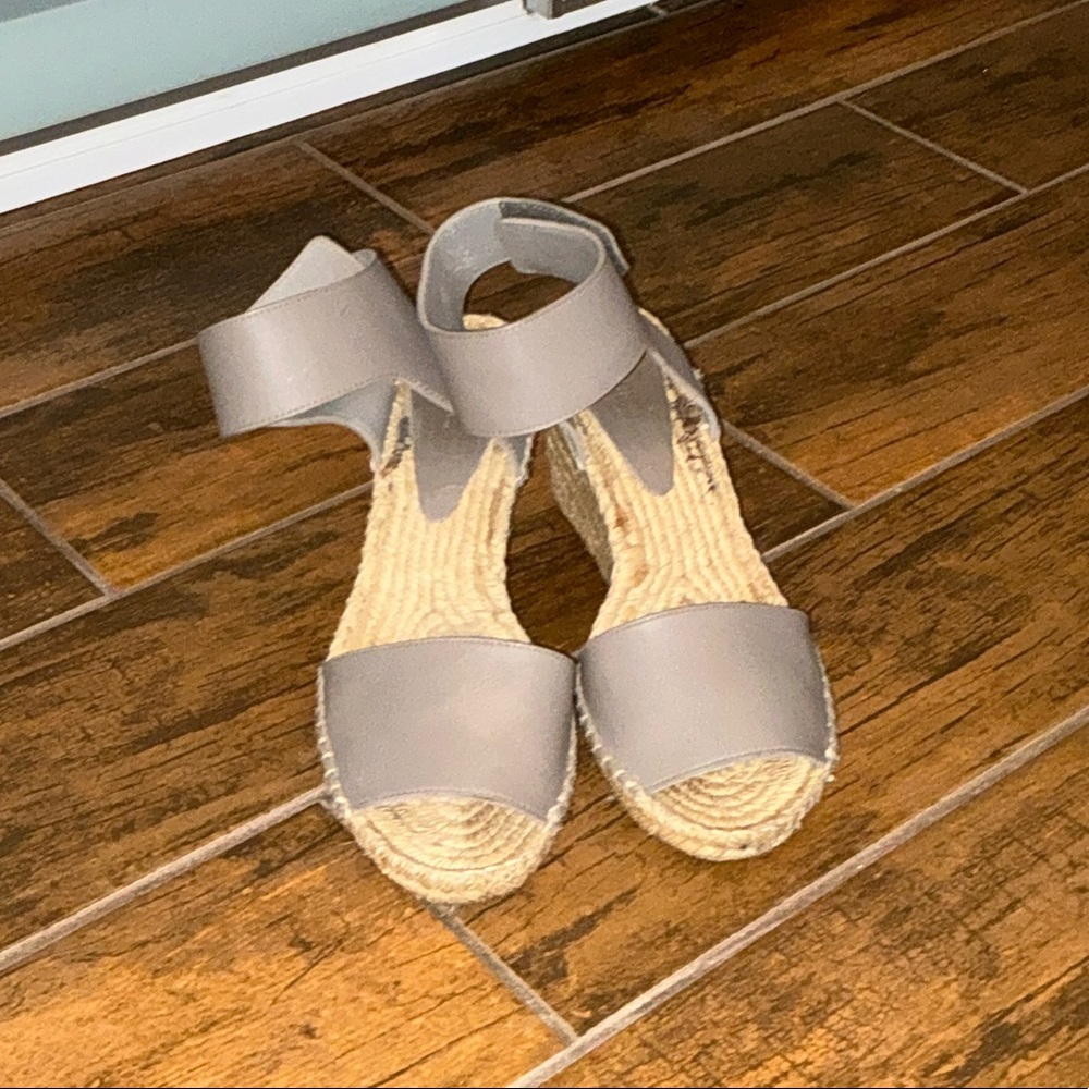 Vince Size 11/41 Gray/Taupe wedge espadrilles.